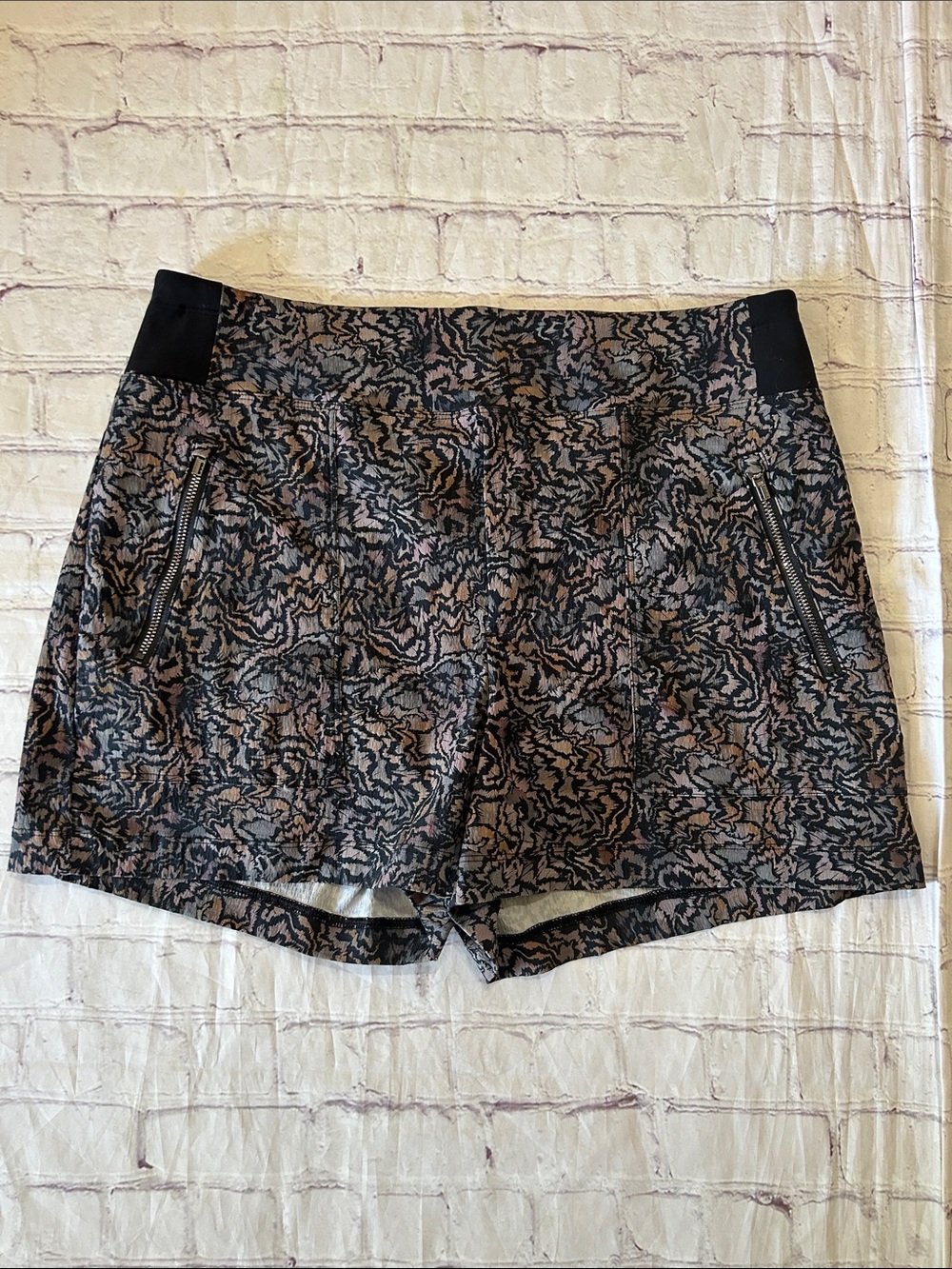Athleta Trekkie North Mid-Rise 3.5” Hiking Leisure Short Printed Size 10